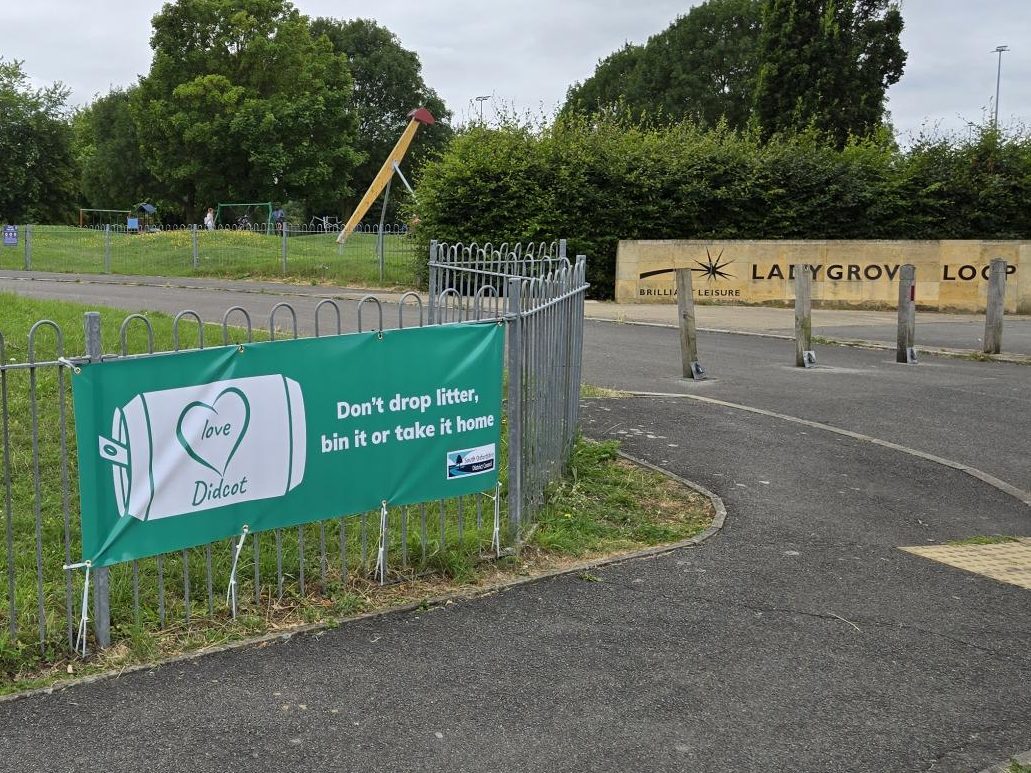 A photo of a banner on the railings at Ladygrove Loop in Didcot saying Love Didcot - don't drop litter, bin it our take it home